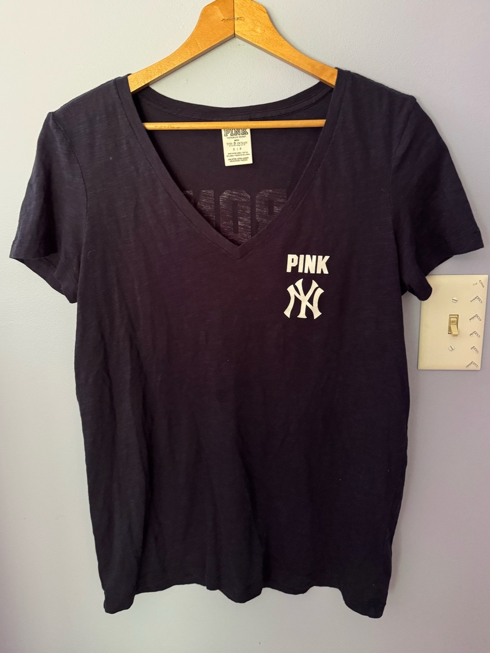 🦋VS PINK Yankees tee🦋